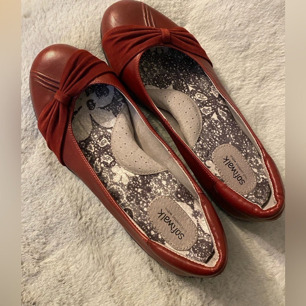 SoftWalk Women's Haverhill Dark Red size 7M
